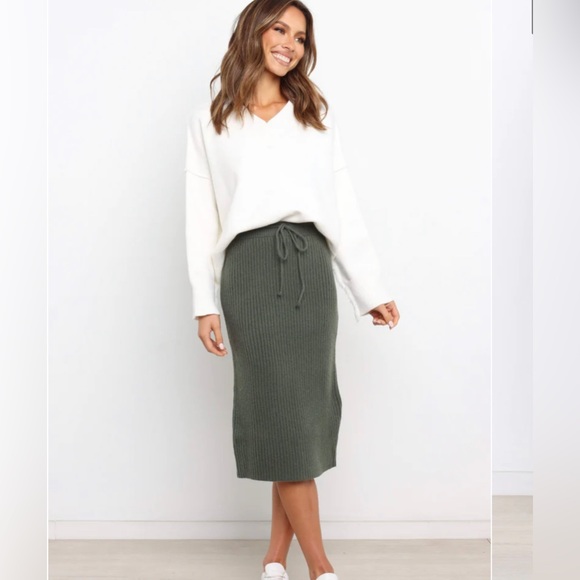 Petal & Pup Rochelle Skirt in Olive - Size M - Picture 1 of 3